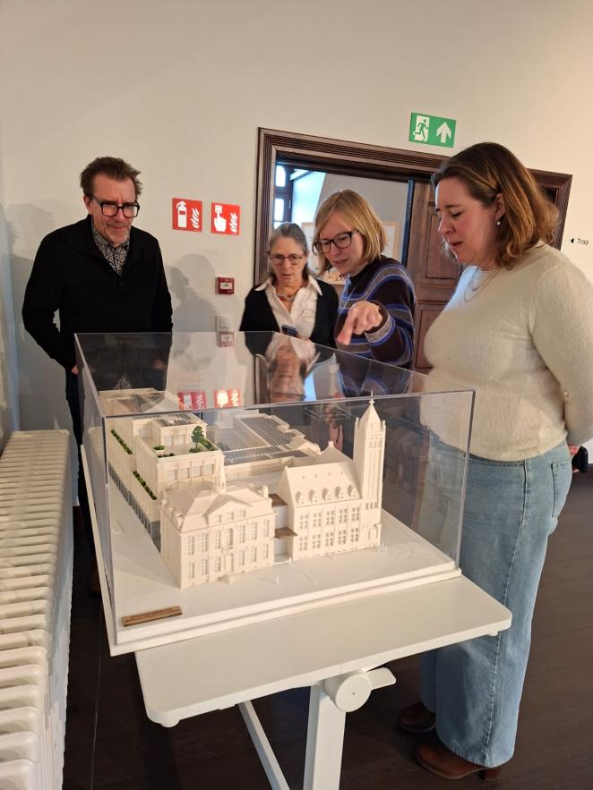 partners observe a model of the Roeselare 