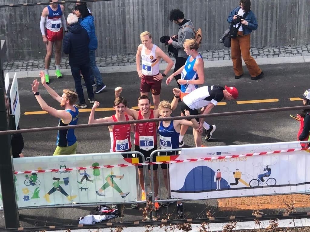 Runners at the tunnel race, during the opening ceremony