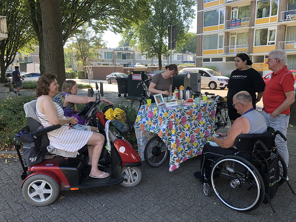 The Staart community gathers around Vogelnest's mobile coffee stand