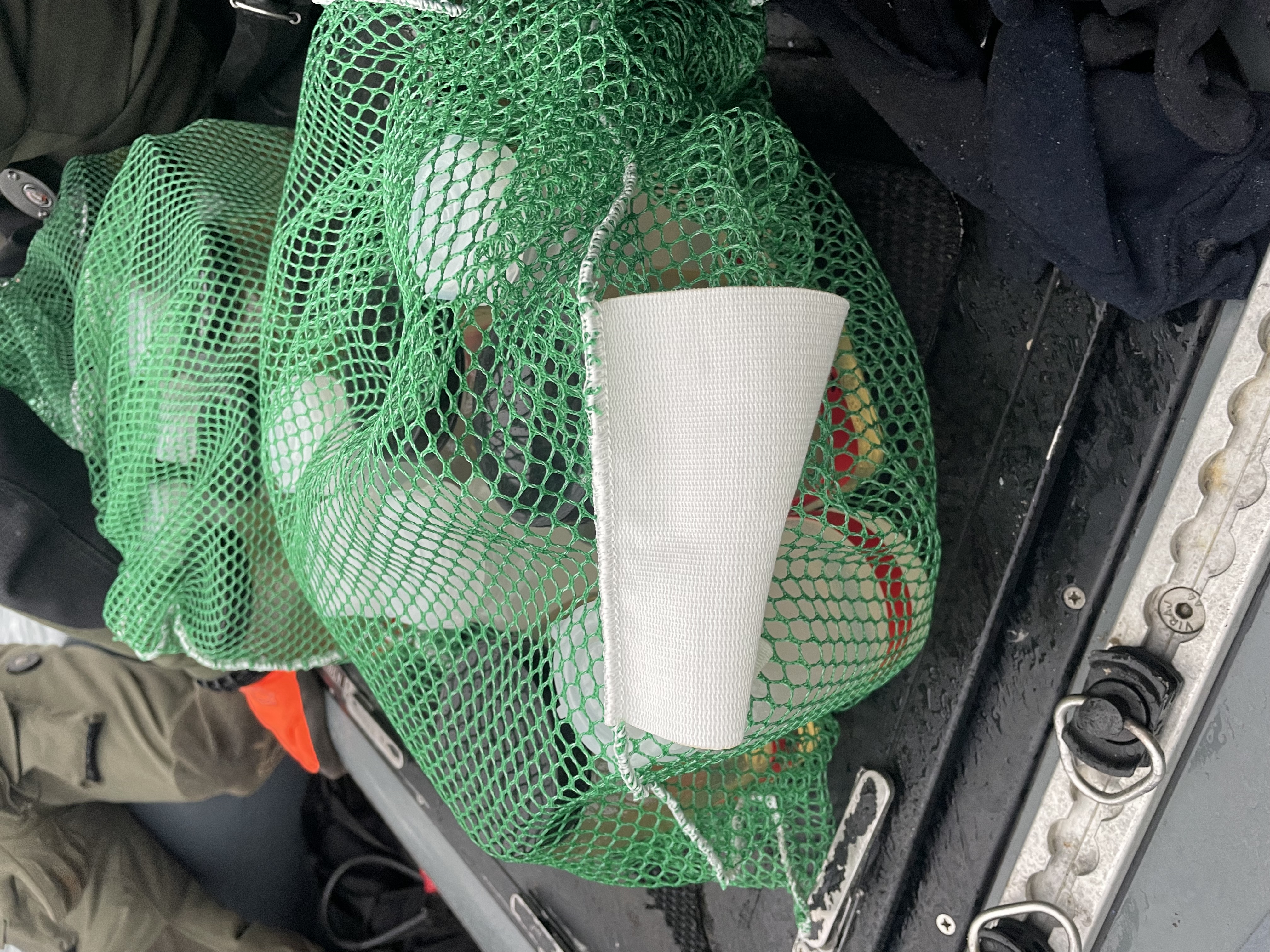 Bag for divers with bottles for sampling