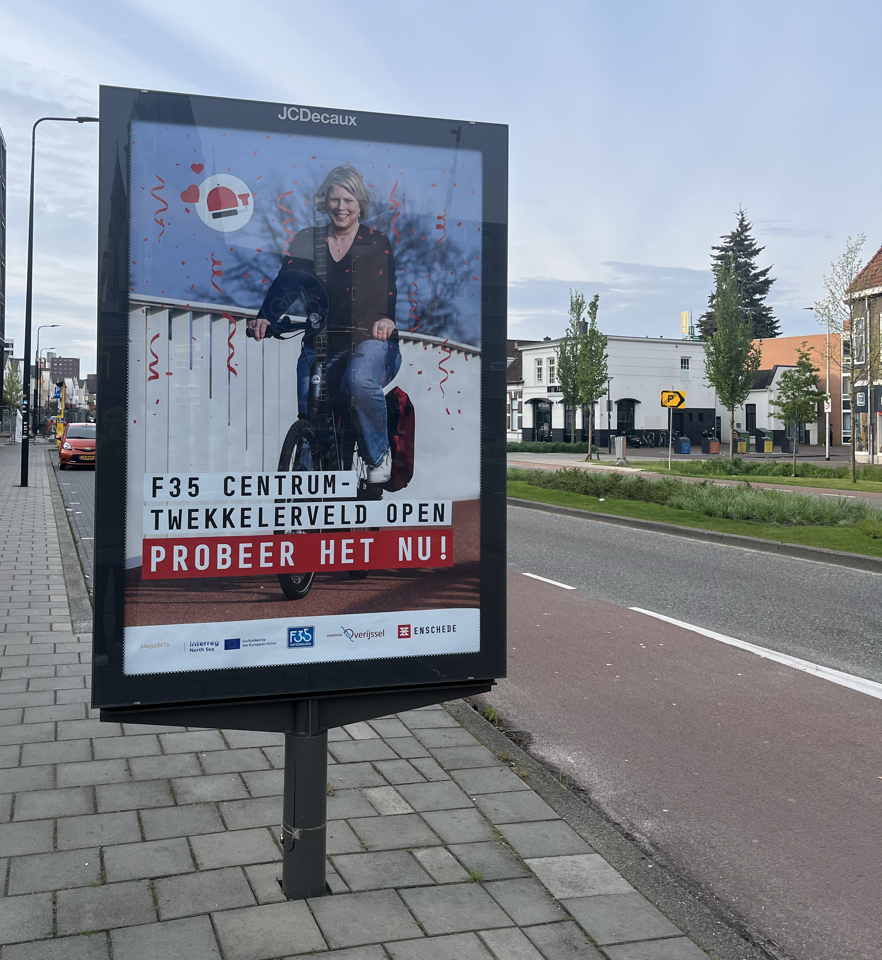 Figure 3: Street sign in the City of Enschede celebrating the opening of the final section of the F35 cycle highway between Enschede station and Hengelo station.