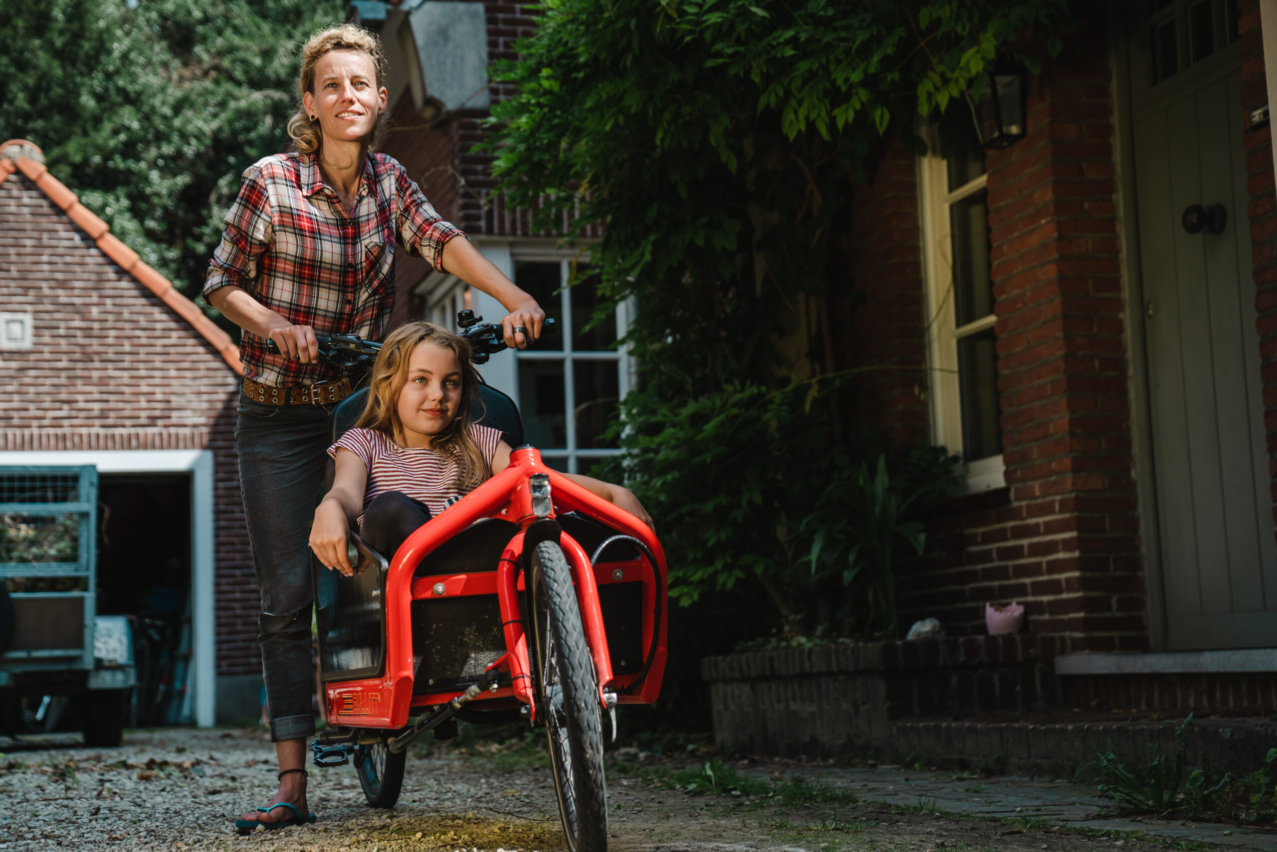 Mother and child on a shared cargo bike (picture by Way To Go)