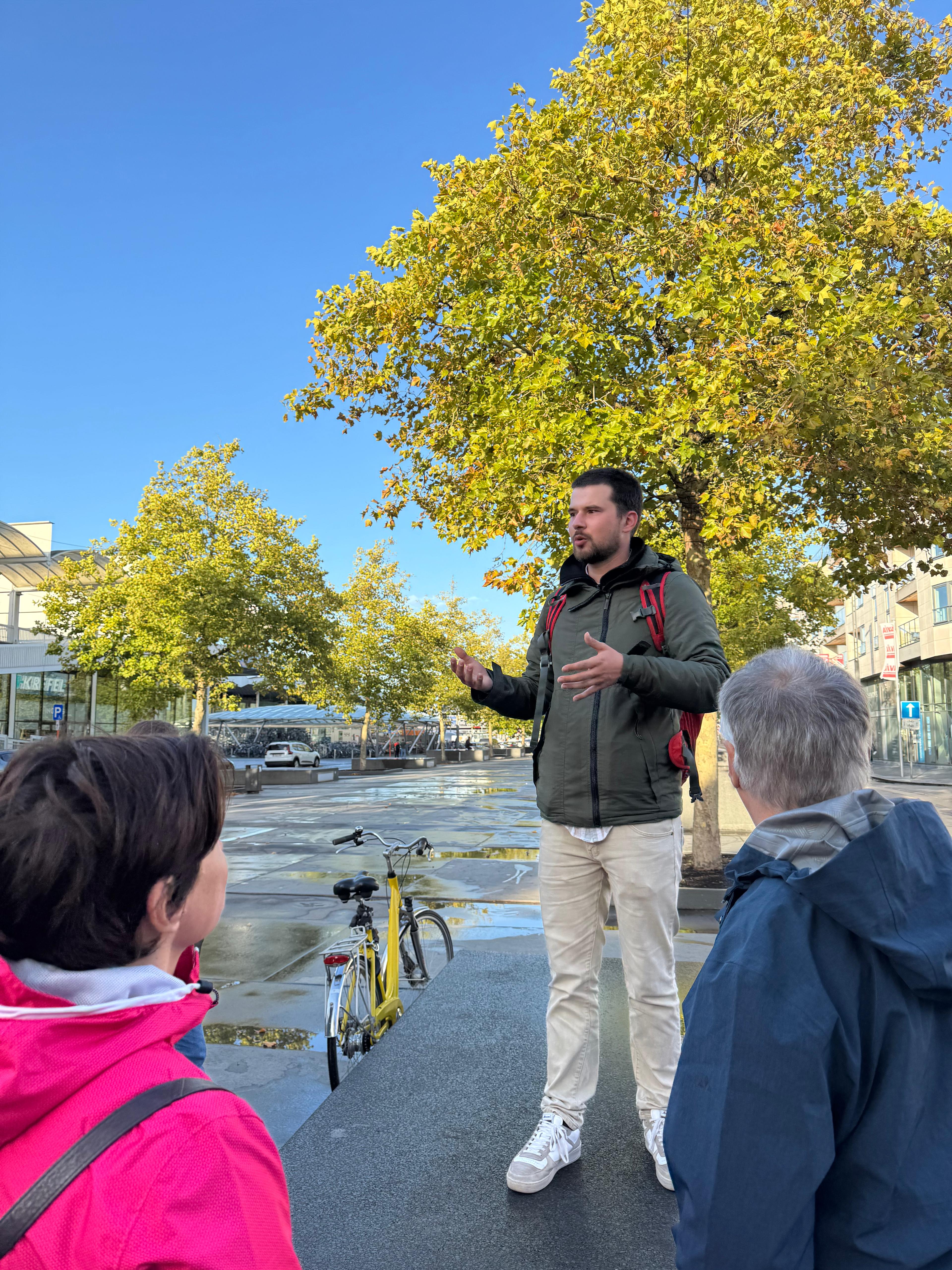 Our guide (and host) Noah explaining Sint-Niklaas’ pilot project at the city’s station. 