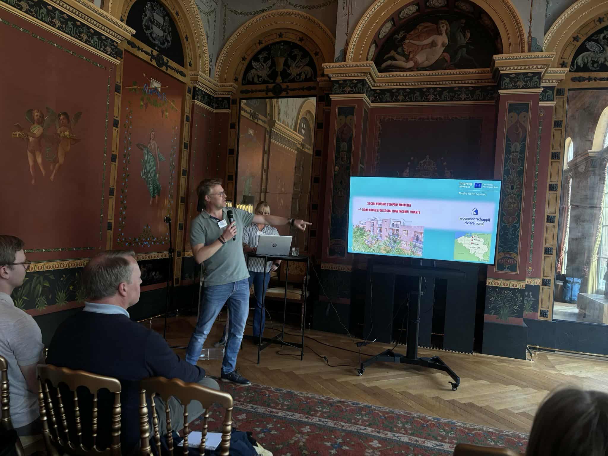 Kristof Penders presenting at Symposium