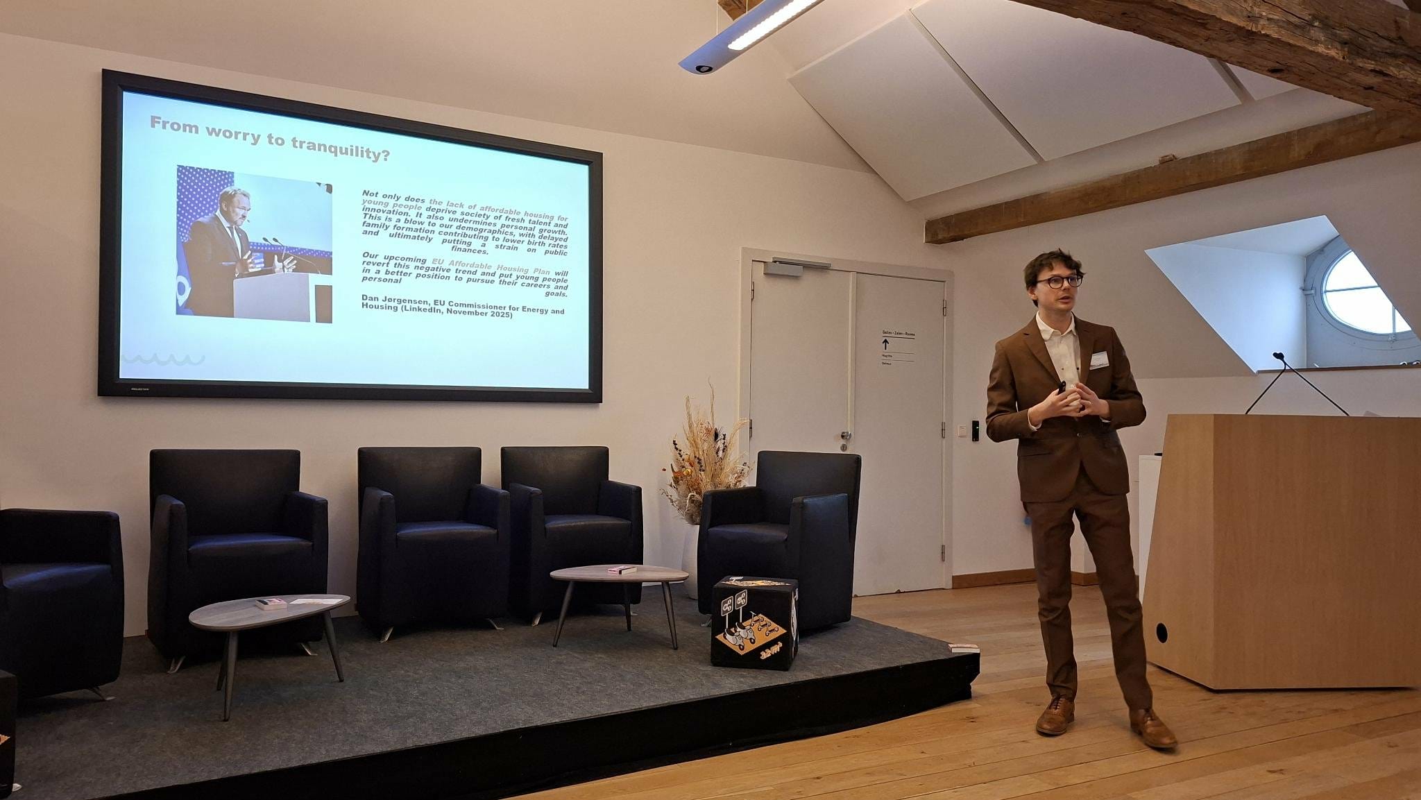 Jelten Baguet introducing the topic.