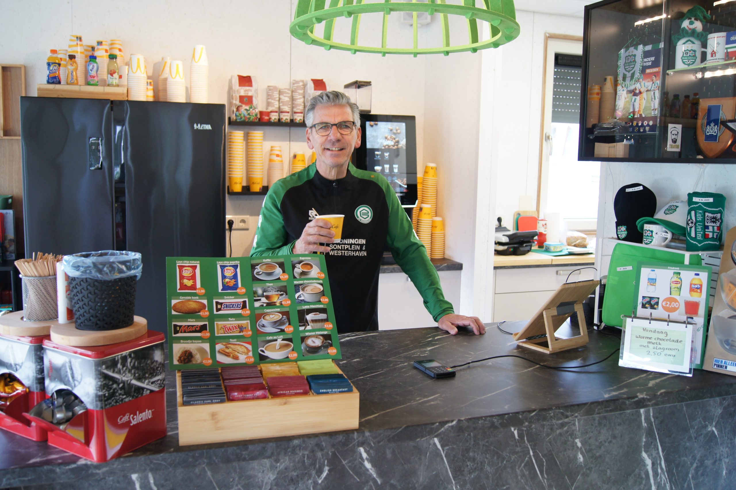 A picture of the new kitchen in the new Kids United clubhouse