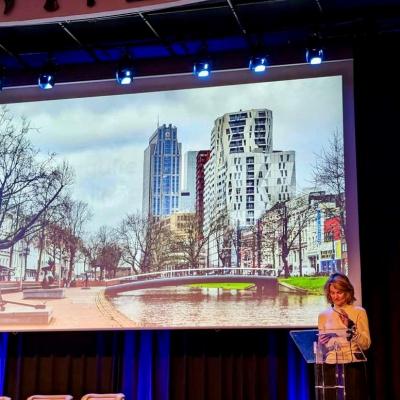 Caroline de Gruyter speaking at conference