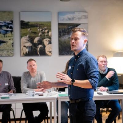 Nikolai Reil presenting during Theory of Change workshop in Tonder