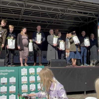 Shops on stage