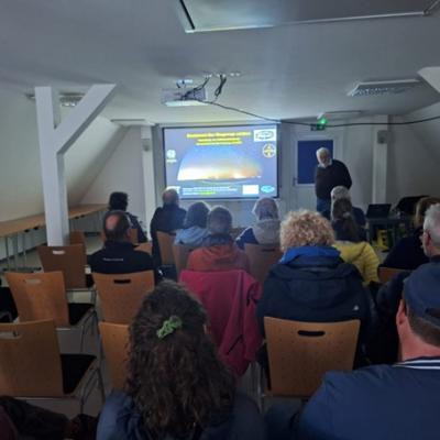 Talk at the National Park Information Centre (photo: Gerrit Martens)