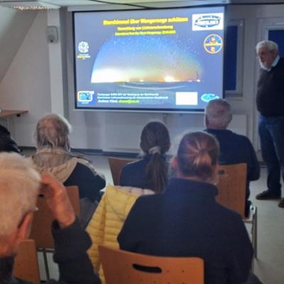 Talk at the National Park Information Centre (photo: Gerrit Martens)
