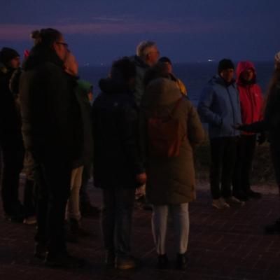 The night walk of the National Park Information Centre on the second evening to explain the lights on the sea. (photo: A. Hänel)
