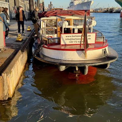 Alternative harbour tour boat