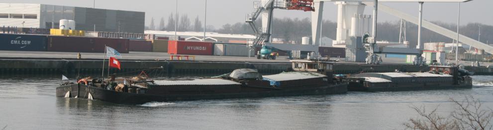 Foto vanaf waterkant van Lille Ports
