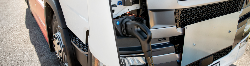 A Scania truck while charging. Photo: CLOSER/Lindholmen Science Park.
