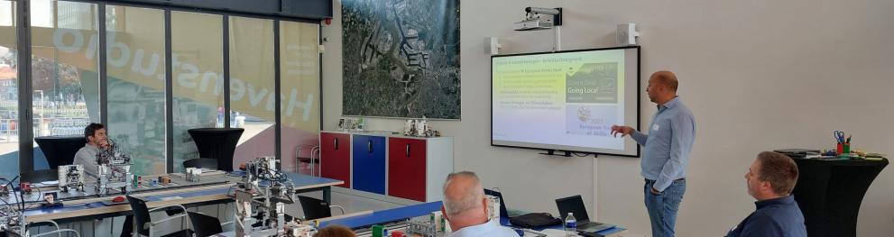 Ward Nouwen presenting to the stakeholders