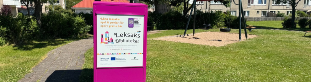 Photo of Piffl sharing station next to playground