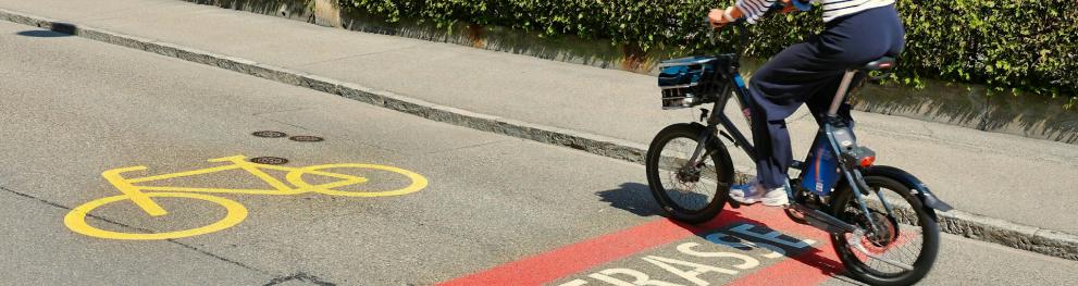 Cycling Photo by Alain ROUILLER on Unsplash